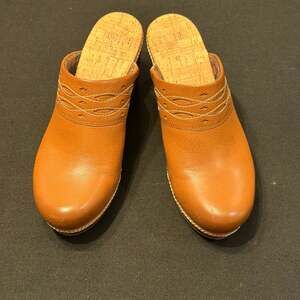 Korks Tina Clogs Mule Tan Womens Slip On Shoe sz 8
